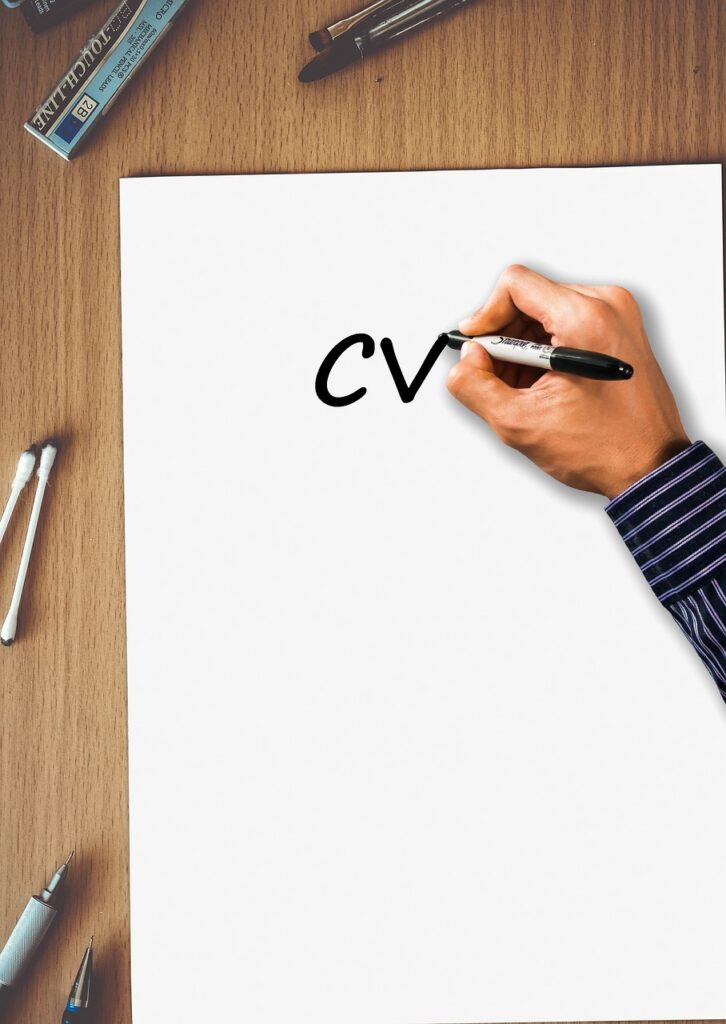 Scrivere un CV per trovare lavoro in Italia